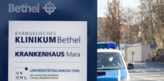 Im Zuge der wiederaufgenommenen Ermittlungen hatte es am Klinikum 2022 auch Durchsuchungen gegeben. (Archivbild)