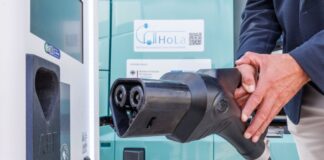 Ladekabel mit hoher Leistung: An der A2 gibt es einen neuen Ladepark für Elektro-Lastwagen