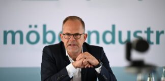 Der Geschäftsführer des Verbandes der Küchenmöbelindustrie, Jan Kurth ist überzeugt, dass es bergauf geht mit der Branche.