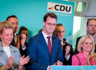 NRW-Ministerpräsident Hendrik Wüst (CDU) hat sich besorgt angesichts des starken Abschneidens der AfD geäußert, aber auch das Abschneiden der CDU gelobt.