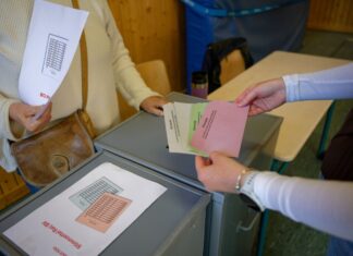 Dutzende Kommunen in Nordrhein-Westfalen haben bei der Darstellung der Kommunalwahlergebnisse im Internet am Abend zeitweise mit Problemen gekämpft.