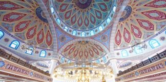 Auch die Duisburger Ditib-Merkez Moschee beteiligt sich wieder an dem Kennenlern-Tag. (Archivfoto)