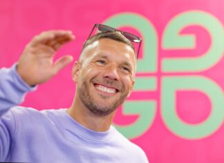 Lukas Podolski freut sich über die Entwicklung seines Herzensclubs 1. FC Köln.