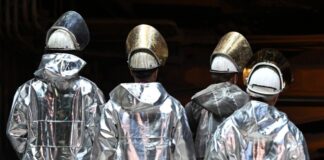 Die Mitglieder der IG Metall bei Thyssenkrupp Steel haben mit großer Mehrheit für einen Sanierungstarifvertrag gestimmt. Er sieht auch massive Lohnkürzungen vor. (Archivbild) 