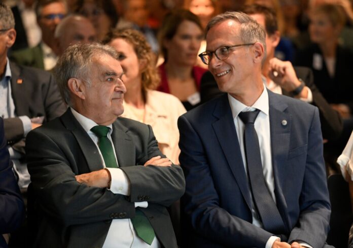 Amtseinführung von Schlüter Trotz mehrmals erhöhter Einstellungszahlen komme zu wenig Nachwuchs in den Polizeibehörden vor Ort an, sagte der neue GdP-Landeschef Patrick Schlüter.