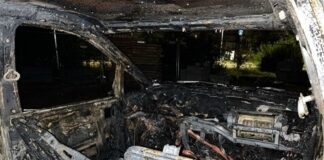 Die Polizei ermittelt nach einem Autobrand. Foto: Polizei