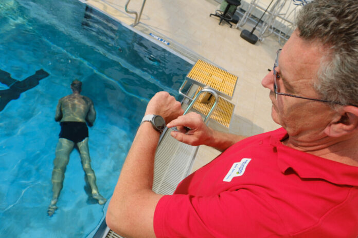 Beckenüberwachung Mit KI-Unterstützung soll Schwimmen in Ratingen künftig sicherer werden. Foto: Achim Blazy/Stadtwerke Ratingen