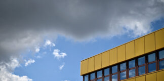 Menschenrechte sichtbar gemacht – Berufsschulklassen gestalten interaktive Ausstellung