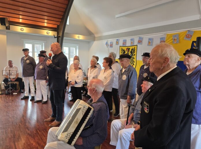 Bürgermeister Dirk Lukrafka richtete sich mit einem Grußwort an die Gäste. Foto: LMS