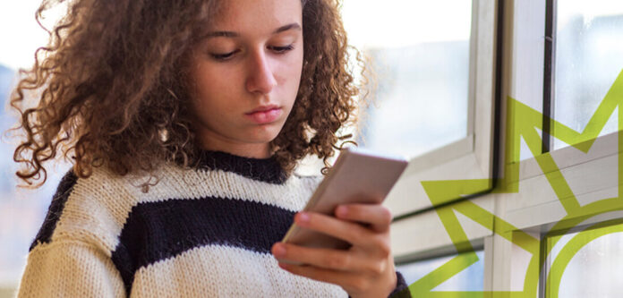 Für Kinder eröffnen sich mit dem ersten eigenen Smartphone neue Welten. Foto: Polizei