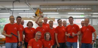 Die Führungsmannschaft der Sparkasse HRV war bei der WFB Werkstätten des Kreises Mettmann GmbH in Velbert zu Gast. Foto: WFB Werkstätten des Kreises Mettmann GmbH