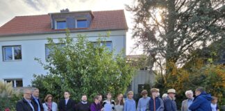 Vertreter aus Politik und Verwaltung mit den engagierten Jugendlichen des Kopernikus Gymnasiums, Bild: Alexander Heinz