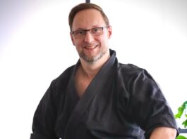 Großmeister Sascha des Vries hält den sechsten Dan im Karate. Fotorechte: de Vries