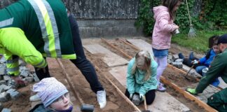 Nicht nur zugucken: Die Kinder konnten direkt anpacken und im ganz jungen Alter in das Berufsbild hinheinschnuppern. Foto: privat