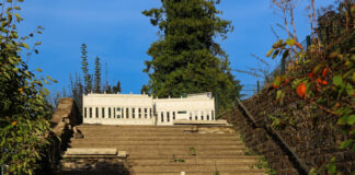 Der Haupteingang zum Evangelischen Friedhof ist seit Monaten nicht nutzbar. Foto: Volkmann