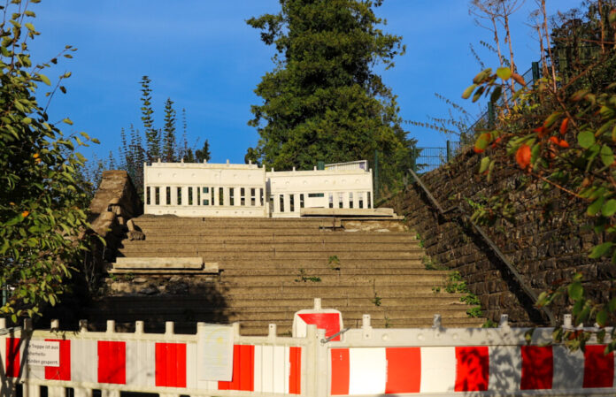Der Haupteingang zum Evangelischen Friedhof ist seit Monaten nicht nutzbar. Foto: Volkmann