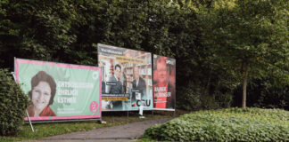 Auf Wahlplakaten in Velbert präsentieren sich die Kandidaten und Parteien vor der Kommunalwahl. Foto: Volkmann