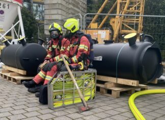 Einsatzkräfte der Velberter Feuerwehr vor Ort. Foto: Feuerwehr Velbert