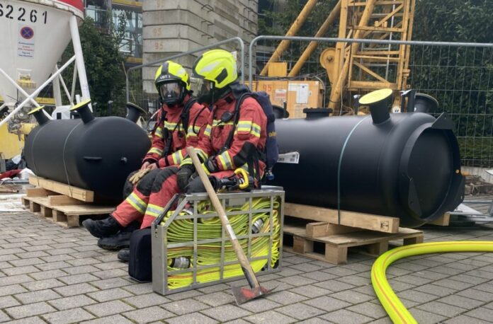 Einsatzkräfte der Velberter Feuerwehr vor Ort. Foto: Feuerwehr Velbert