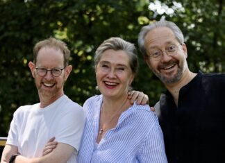Laura Nykänen und Sami Luttinen (r.) treten mit dem Pianisten Patrick Francis Chestnut auf. Foto: privat