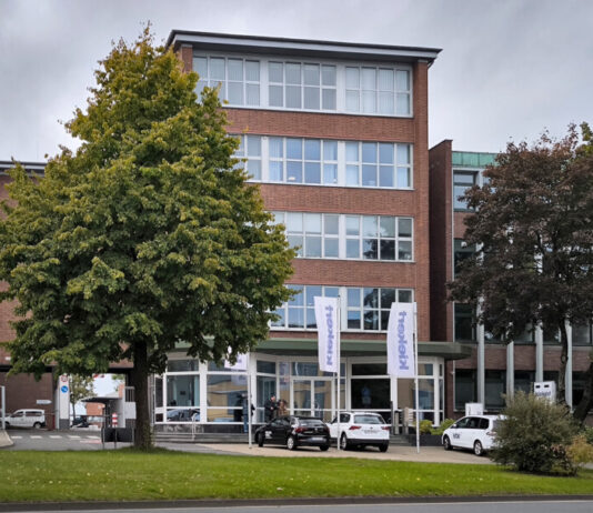 Insolvenzverfahren eröffnet: Alle 700 Kiekert-Mitarbeiter bleiben 700 Beschäftigte arbeiten am Kiekert-Hauptsitz in Heiligenhaus. Foto: Mathias Kehren