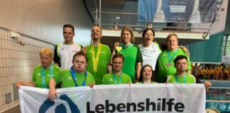 Das erfolgreiche Schwimmteam der Lebenshilfe Kreisvereinigung Mettmann beim SONRW Schwimmfest 2025 im Frankenbad in Bonn. Foto: Lebenshilfe Kreisvereinigung Mettmann