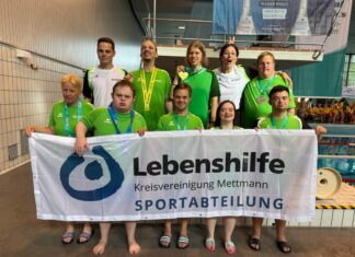 Das erfolgreiche Schwimmteam der Lebenshilfe Kreisvereinigung Mettmann beim SONRW Schwimmfest 2025 im Frankenbad in Bonn. Foto: Lebenshilfe Kreisvereinigung Mettmann