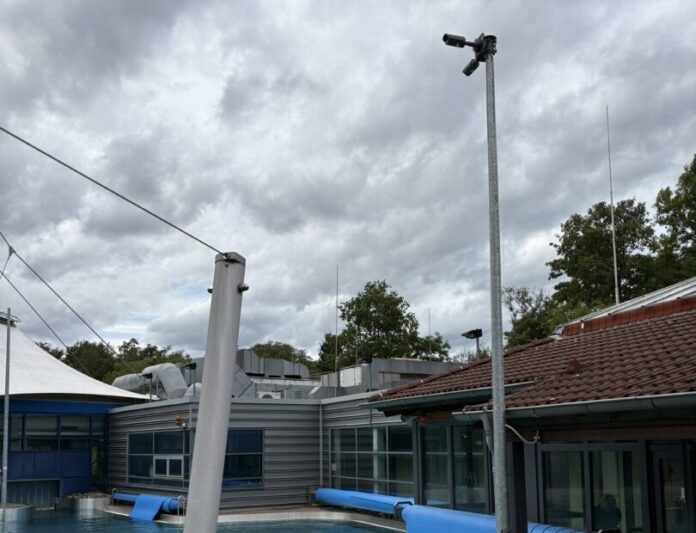 Mit modernen Kameras und KI-Technologie soll die Sicherheit beim Baden erhöht werden. Foto: Stadtwerke Velbert