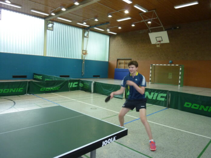 Karl Walter steht nach langer Pause wieder für die Unioner an der Tischtennisplatte. Foto: SV Union