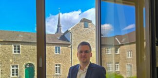 Erster Beigeordneter der Stadt Ratingen, Patrick Anders, an seinem Arbeitsplatz im Rathaus, Bild: Alexander Heinz