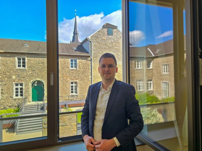 Patrick Anders Erster Beigeordneter der Stadt Ratingen, Patrick Anders, an seinem Arbeitsplatz im Rathaus, Bild: Alexander Heinz