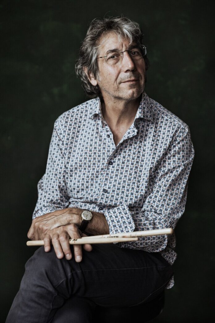 Peter Baumgärtner präsentiert die „Sunday Jazz“-Reihe im Medienzentrum. Bild: Anna Tena