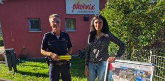 Uwe Wüstemann und Jasmin Ghal-Lass vor dem Gebäude des Jugendtreffs in Tiefenbroich, Bild: Alexander Heinz