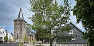 Op Velbeder Platt: Gottesdienst mit der Offers-Kompanei und dem Männerchor