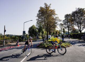 Am Angerbad gibt es Triathlonsport zu sehen - es ist der Abschluss der Saison. Foto: Julian Richter/ Stadtwerke Ratingen Triathlon