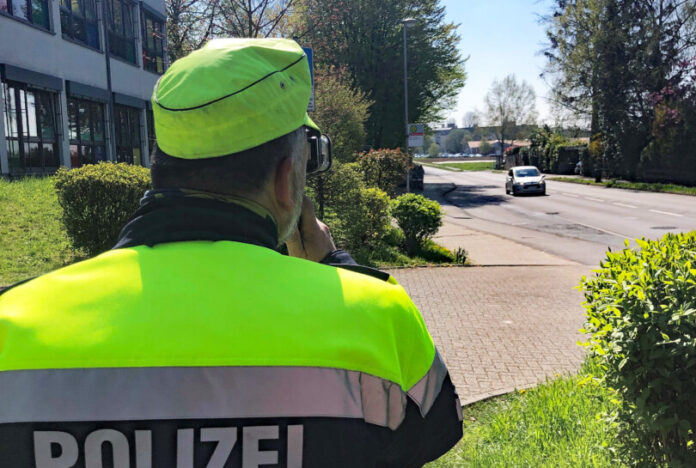 Die Polizei kontrollierte rund um den Schulbeginn verstärkt den Verkehr. Foto: Polizei