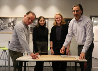 Michael Kanther und Selina Oral, beide Stadtarchiv Duisburg, Jacqueline Muhlack, Wissenschaftliche Volontärin Stadtarchiv Mettmann, Marinko Betker, Stadtarchivar Mettmann. Foto: Kreisstadt Mettmann