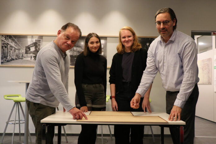 Michael Kanther und Selina Oral, beide Stadtarchiv Duisburg, Jacqueline Muhlack, Wissenschaftliche Volontärin Stadtarchiv Mettmann, Marinko Betker, Stadtarchivar Mettmann. Foto: Kreisstadt Mettmann