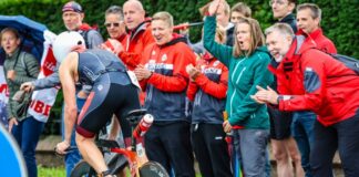 Begeisterte Anfeuerung am Streckenrand, Bild: Ingo Kutsche