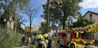 Der Trupp mit Atemschutz in Bereitstellung. Foto: FW Ratingen