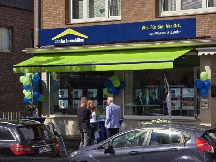 Blick auf das Immobilienbüro Zander am Tag der Neueröffnung, Bild: Alexander Heinz