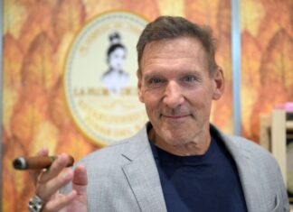 Bei der Intertabac bewarb Ralf Moeller Zigarren eines lateinamerikanischen Herstellers. 