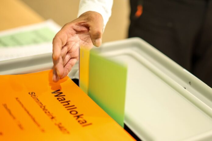 Der Stimmzettel für die Wahl des oder der OB fehlte bei einigen Wahlberechtigten.