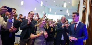 Für Hendrik Wüst ist klar: Wenn es in Stichwahlen gegen die AfD geht, unterstützt seine CDU andere demokratische Parteien wie die SPD. 
