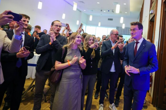 Für Hendrik Wüst ist klar: Wenn es in Stichwahlen gegen die AfD geht, unterstützt seine CDU andere demokratische Parteien wie die SPD. 