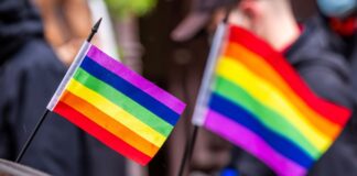 Eine Regenbogenfahne soll Auslöser für eine Körperverletzung gewesen sein (Archivbild) 