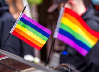 Eine Regenbogenfahne soll Auslöser für eine Körperverletzung gewesen sein (Archivbild) 