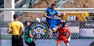 Kampf um jeden Ball im Duell Münster gegen Braunschweig.