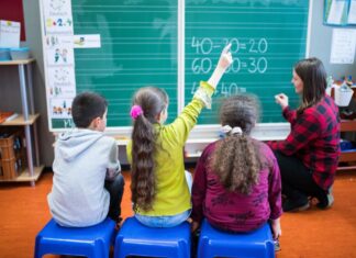 Im Schuljahr 2026/27 beginnt der Anspruch auf einen Ganztagsplatz an Grundschulen mit der ersten Klasse. (Archivbild)