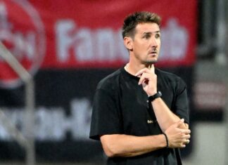 Endlich Sieger: Miroslav Klose sah seine Mannschaft lange vergeblich anrennen.